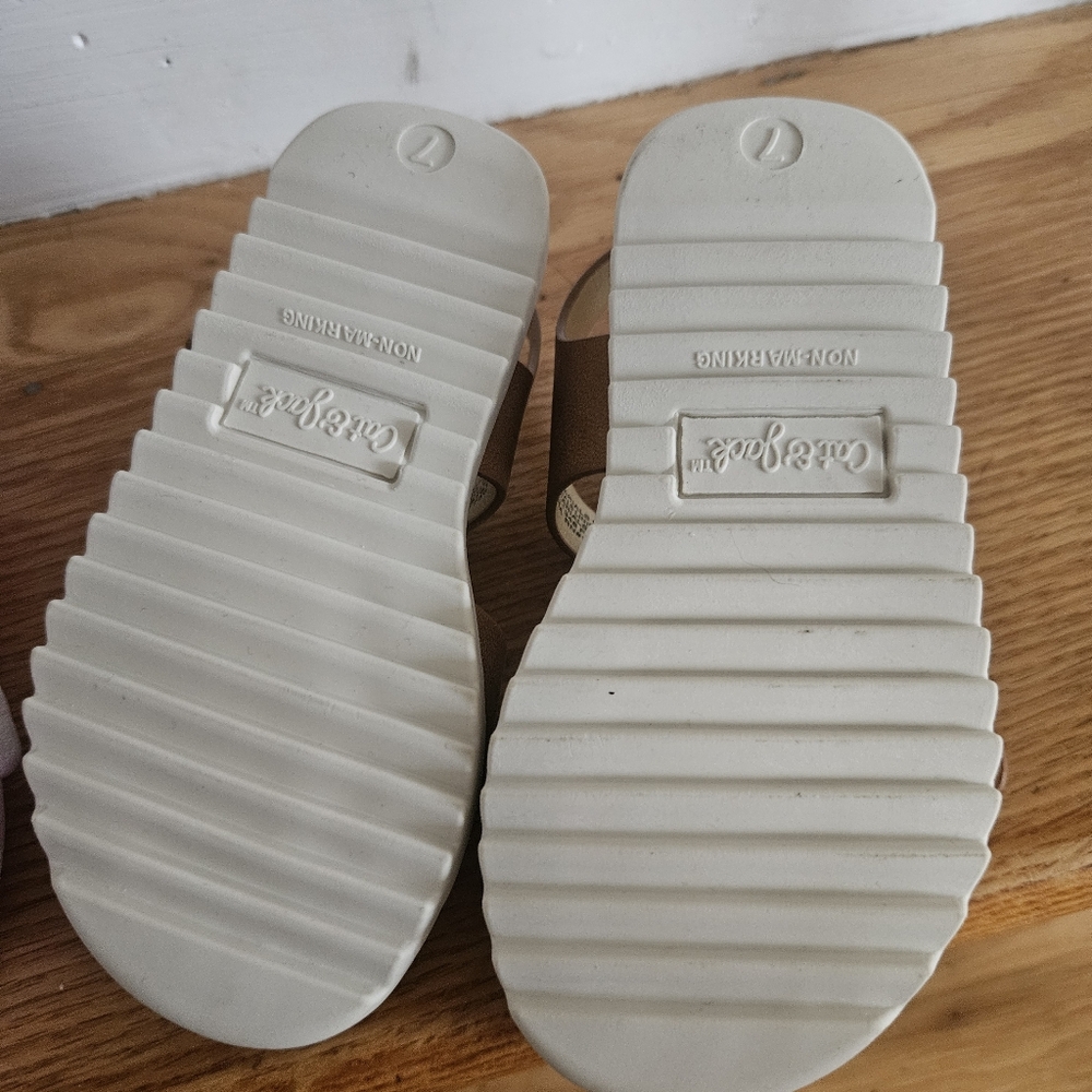 Kids Multi-Color Sandals Set - Picture 3 of 7